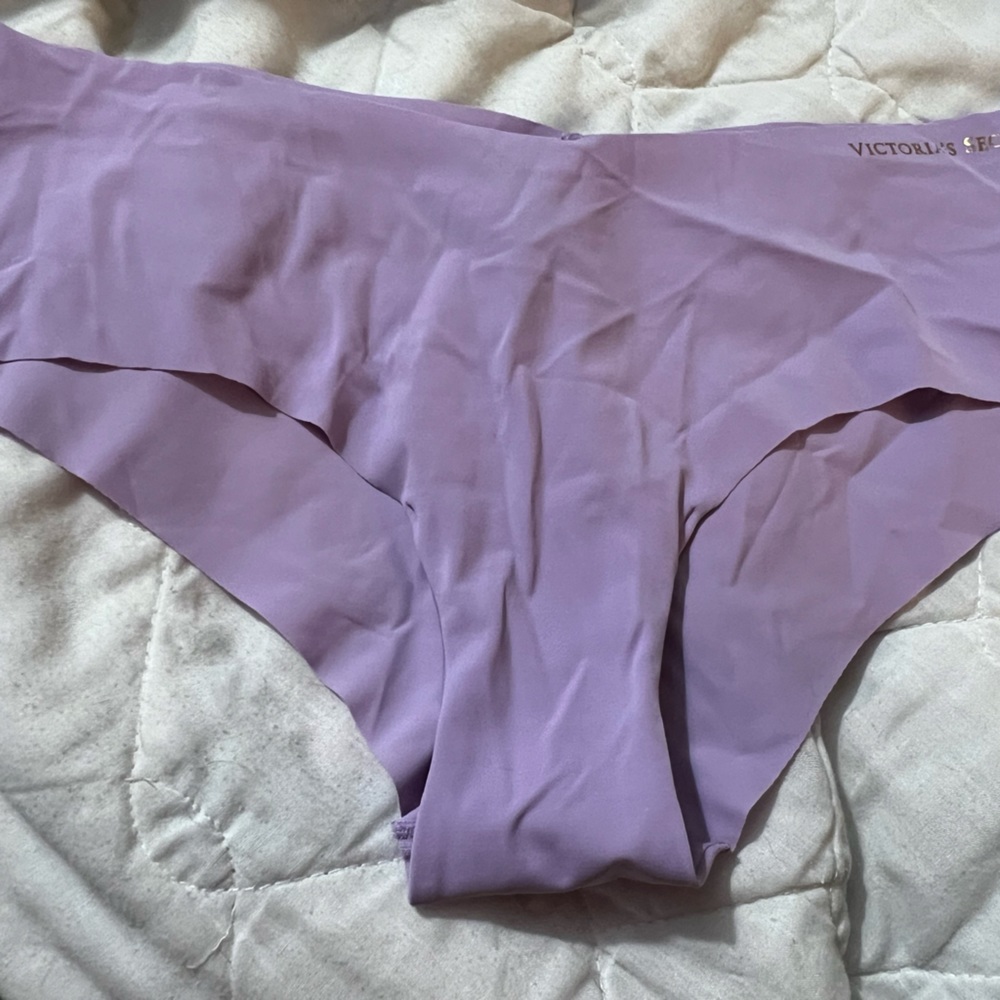 Victoria’s Secret No Show Bikini size Medium New with Tags